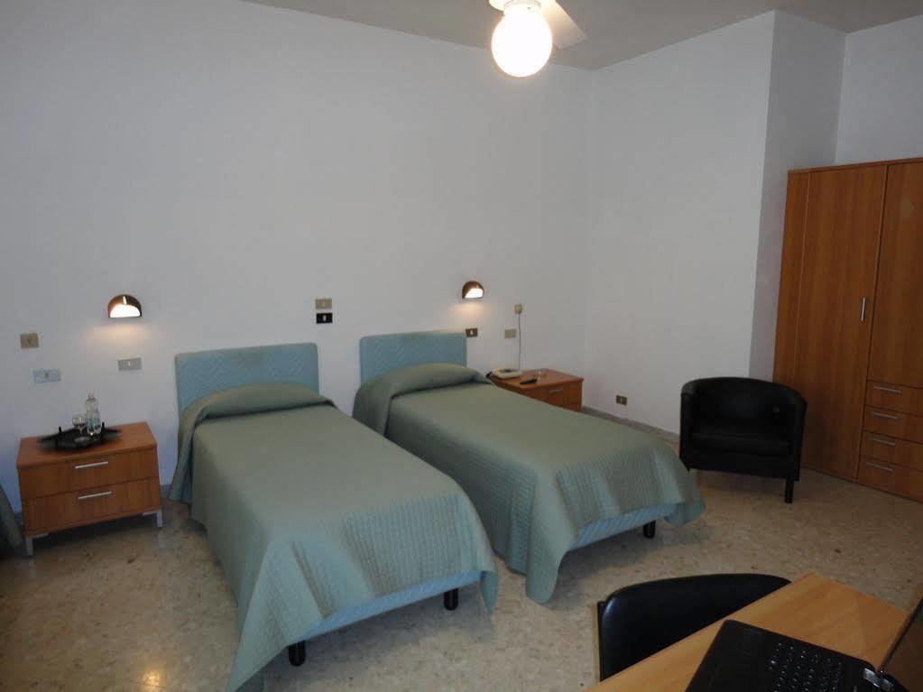 Hotel Riviera Bari Ngoại thất bức ảnh